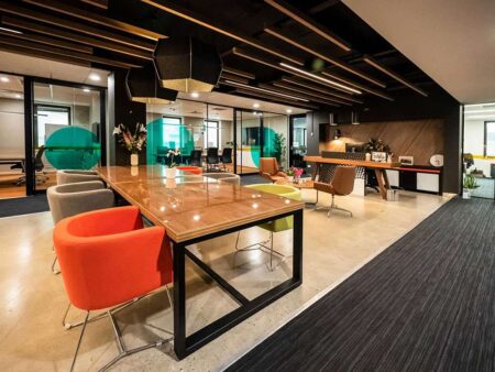 Spot-Coworking-Concierge-communal-seating